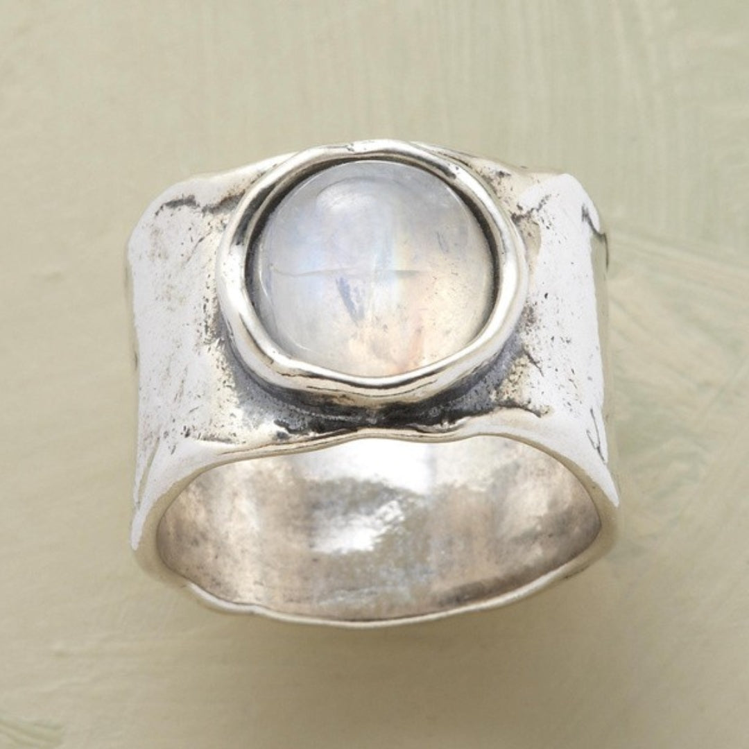 Boho-Ring mit Schimmerstein – Stefan Berlin