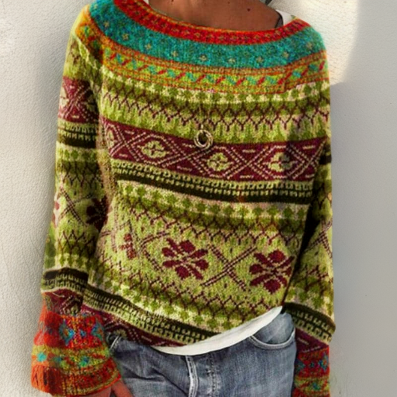 Ingeborg Pullover mit Ornamenten in Oliv – olivgrüner Grund mit dichten Ornamentbändern in Rot, Türkis und Creme über den ganzen Pullover – Stefan Berlin