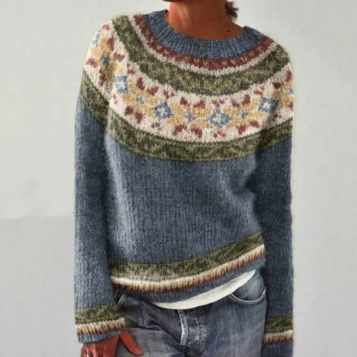 Kornelia Pullover mit Blütenpasse in Graublau – ruhiges Graublau mit einer Passe aus olivgrünen und cremefarbenen Blüten – Stefan Berlin