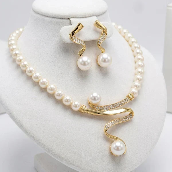 Schmuckset im Perlen-Look – Stefan Berlin
