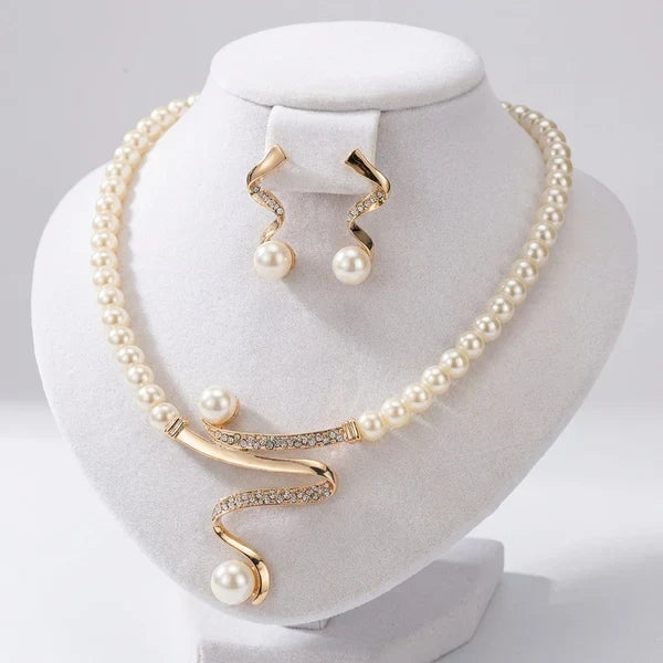 Schmuckset im Perlen-Look – Stefan Berlin