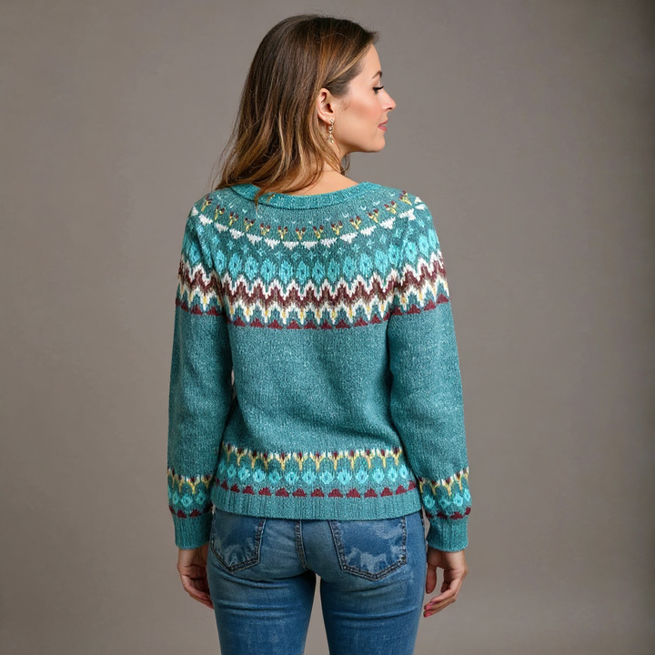 Marlis Pullover mit Norwegerpasse in Türkis – helles Türkis mit breiten Bändern in Creme, Rostrot und Braun an Passe und Saum – Stefan Berlin
