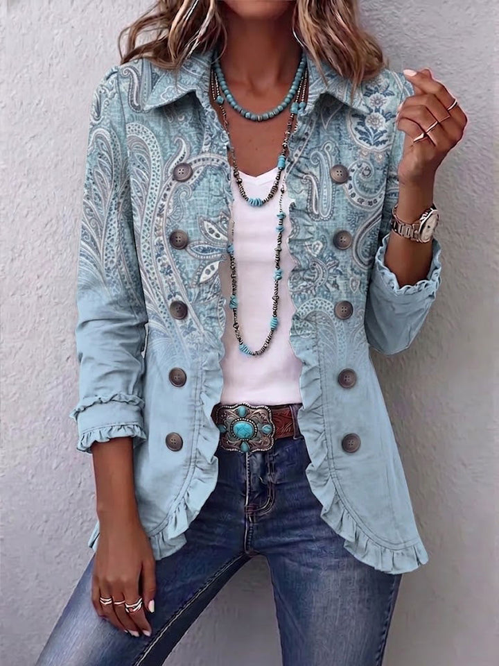 Cornelia Blazer in Hellblau mit hellem Paisley-Muster und Rüschensaum – Stefan Berlin