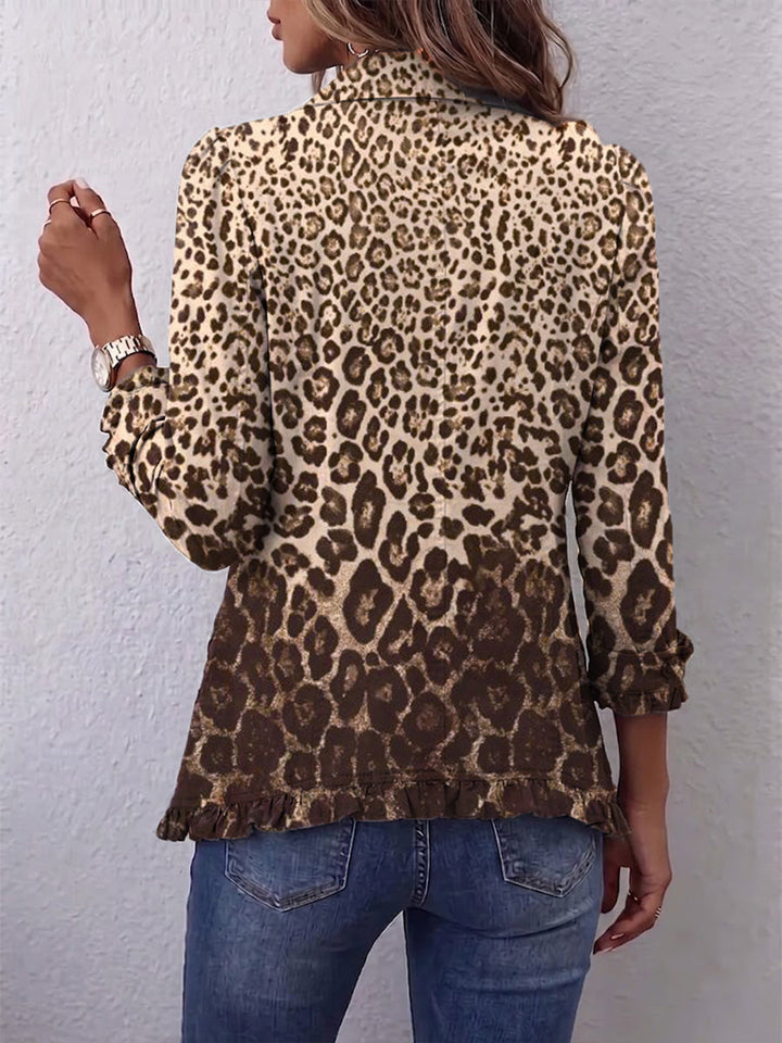 Erika Blazer im Leoparden-Print in warmen Brauntönen mit Rüschensaum – Stefan Berlin
